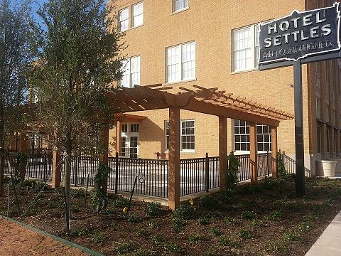 Hotel Settles Grounds, Arbor and Original Sign